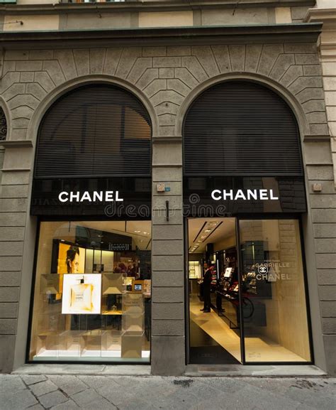 Waiting for my Chanel in Italy .. :( 